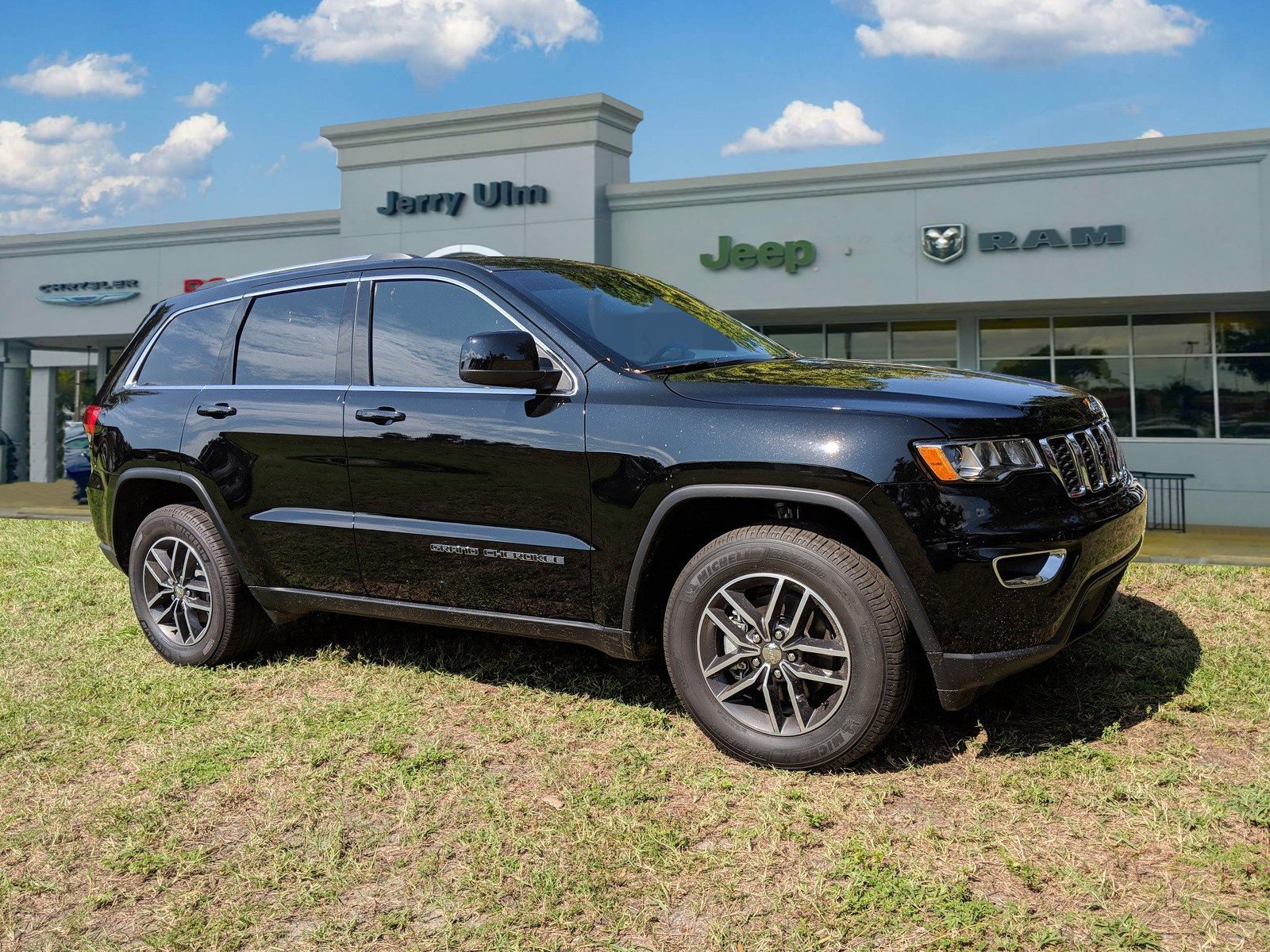 Чероки авто ру. Jeep Grand Cherokee Laredo 2018. Jeep Grand Cherokee 2015 черный. Jeep Grand Cherokee wk2. Джип Гранд Чероки 20.